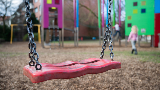 Unbekannter versucht Kind von Spielplatz in Schöffengrund zu entführen