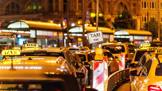 Taxipreise steigen in Kassel – wie reagieren andere Städte?