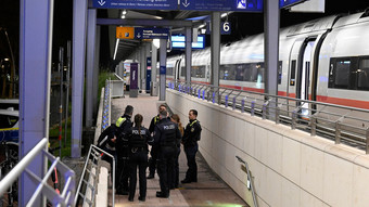 Mann droht in ICE mit Anschlag – politisches Motiv?