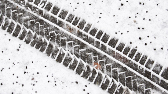 Absichtliches Driften im Schnee: Das droht Autofahrern