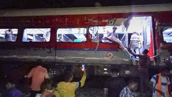 Schweres Zugunglück in Indien: Über 200 Tote - Rund 900 Verletzte