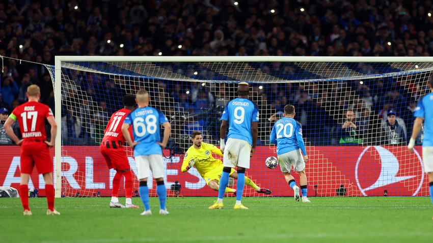 Aus im Champions League-Achtelfinale: Eintracht verliert 0:3 in Neapel