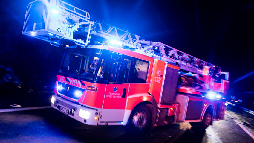 Nachbarn verletzen sich bei Brand in Felsberg