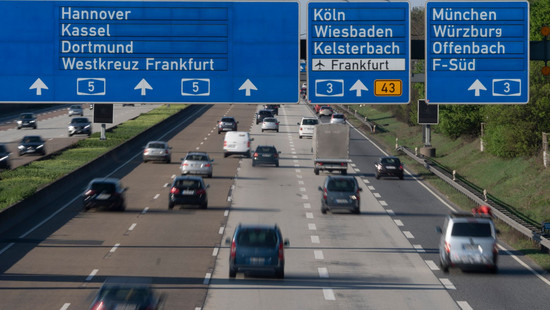 Nach Lkw-Brand auf A3 – linke Spur weiter gesperrt