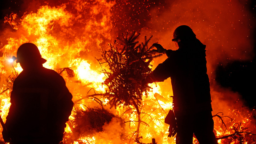 Glühwein und Bratwürstchen: Hier gibt's die Neujahrsfeuer in Hessen