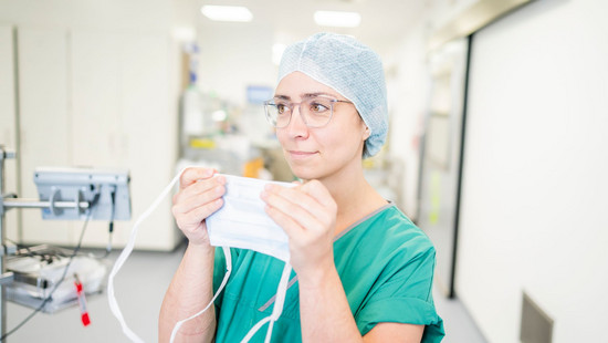 Frauen in der Chirurgie - Karriere mit Messer Mut