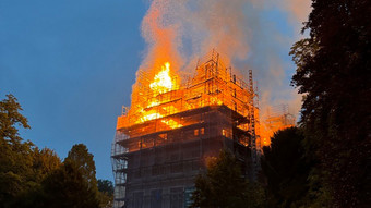 Feuer in Bad Ems: Das historische Haus "Vier Türme" brennt
