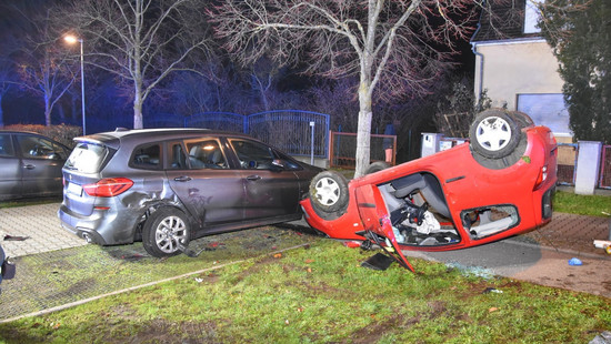 Unfall in Walldorf: Auto überschlägt sich, 4 Verletzte