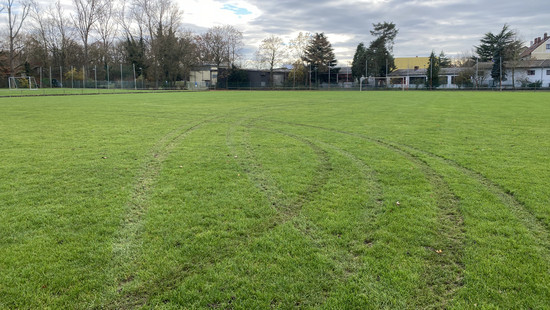 Sportplatz in Hanau-Großauheim verwüstet - Polizei sucht Zeugen