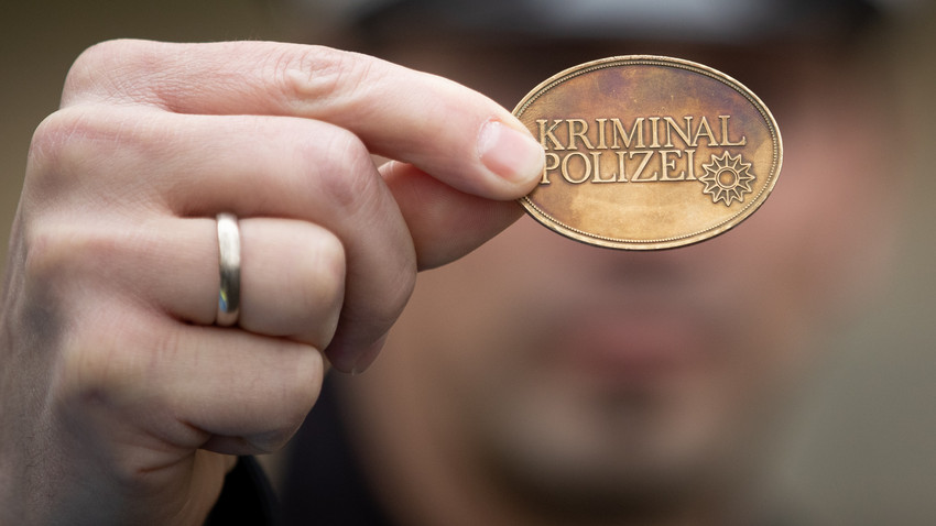 Falsche Kripo-Beamte prügeln mit Golfschlägern auf Männer ein