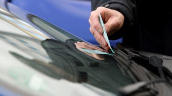 Bußgeld für offenes Autofenster: Zoff um Strafzettel in Dietzenbach