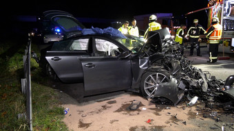 Auto kracht bei Lorsch in Baustellenfahrzeug - Fahrer schwer verletzt