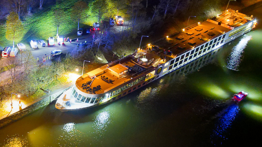 Elf Verletzte bei Unfall mit Fahrgastschiff auf der Donau