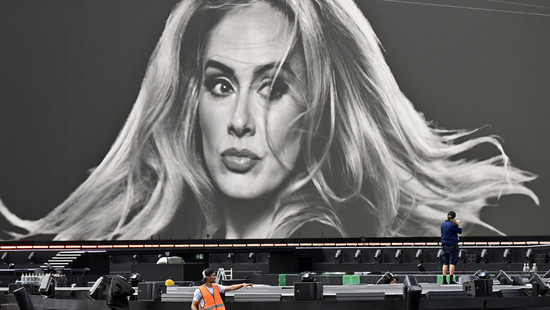 Adele: Gibt konzert bei Unwetter