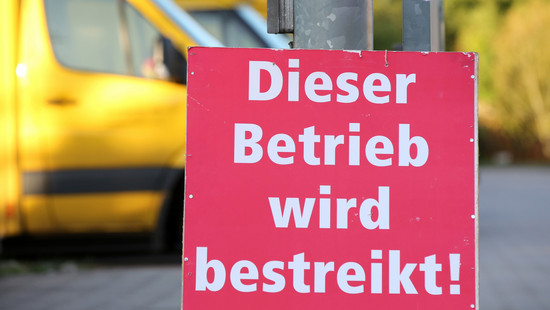 Verdi setzt Post-Warnstreiks fort: Zusteller sollen streiken
