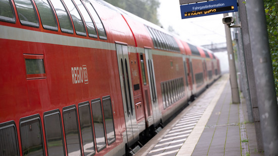 Zwischen Mannheim & Heidelberg: Regionalexpress verliert Tür bei Fahrt