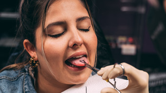 belli lässt sich piercen