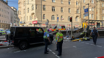 Auto fährt in Menschenmenge - "Tragischer Unfall"