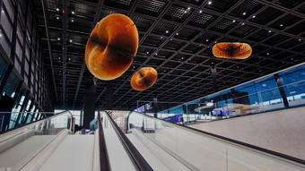 Spektakuläres Kunstwerk im neuen Terminal 3 am Flughafen