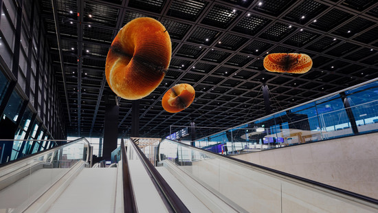 Spektakuläres Kunstwerk im neuen Terminal 3 am Flughafen