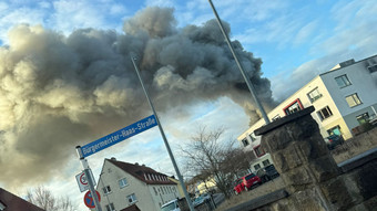 Produktionshalle in Alsfeld in Flammen