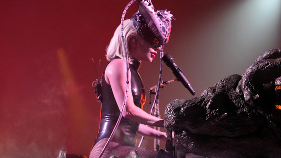 lady gaga: alter song wieder in den charts