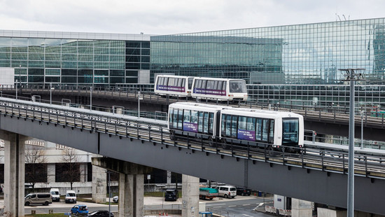 Skyline Bahn am Flughafen Frankfurt fährt wieder