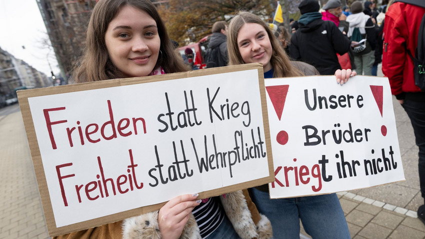 Jugend gegen Wehrpflicht: Hunderte protestieren in Hessen