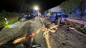 Schwerer Unfall auf B3 bei Bad Vilbel: Sieben Verletzte