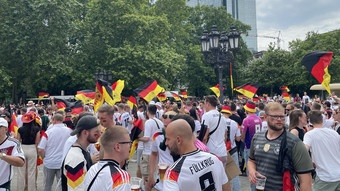 Fußball-EM: Fans feiern in Frankfurter Innenstadt