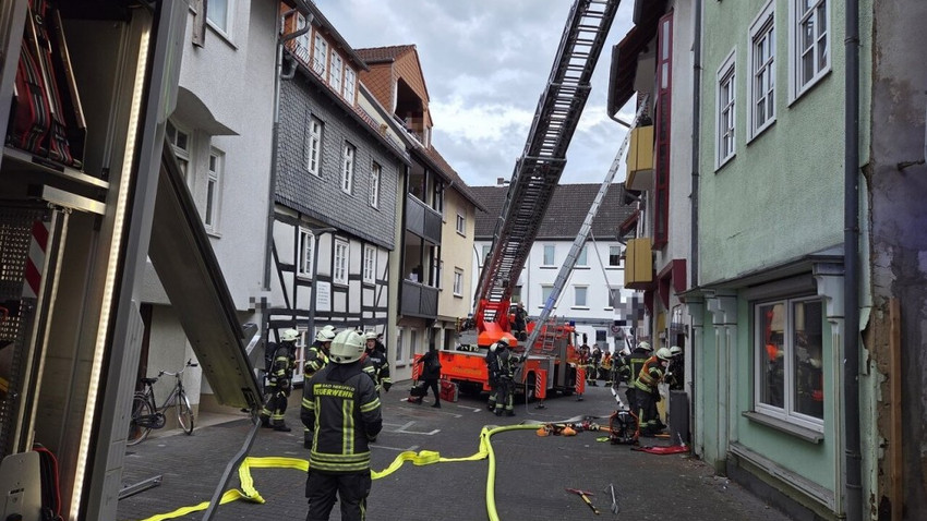 Brand in Bad Hersfeld: Bewohner eines Mehrfamilienhauses verletzt
