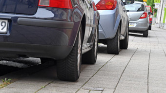 Zugeparkte Gehwege in Hessen: Fast 400 Beschwerden