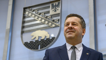 AfD im Nacken - Schulze startet mit Extra-Stimmen ins Amt