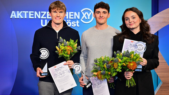 Zivilcourage in Frankfurt: drei Freunde bekommen XY-Preis