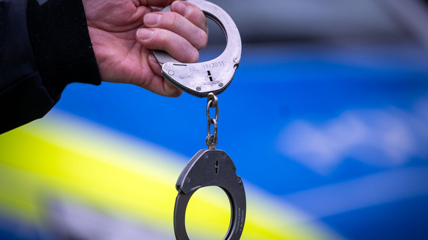 Einbruch in Frankfurt: Polizei umstellt Supermarkt