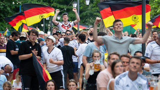 Fußball-EM: Frankfurt weitet Nahverkehr aus - mehr Busse und Bahnen