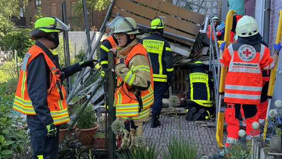Hanau: Mann hatte Schutzengel - Balkon kracht ein und reißt ihn mit