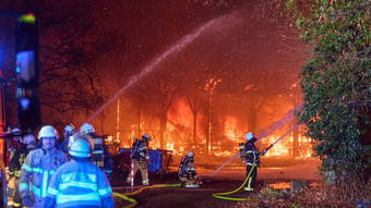Neuwied: Feuer zerstört Karnevalswagen - Silvesterrakete Schuld?