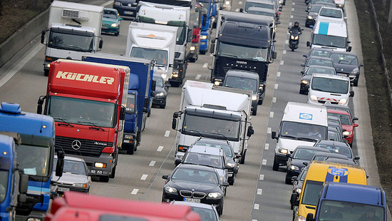 Volle Straßen vor Christi Himmelfahrt