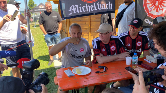 Eintracht in Grassau: Schwierige Mission für Hütter