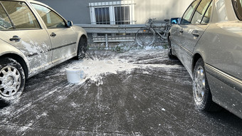 Hoher Schaden: Mann aus Linden wirft Farbeimer zum Fenster raus