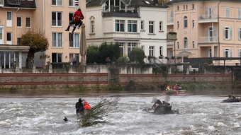 Jugendliche kentern mit Kanu auf Nahe - Rettungshubschrauber-Einsatz