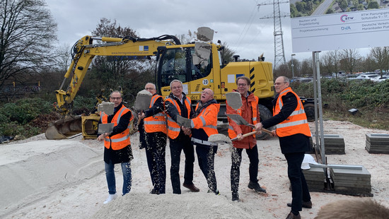 Wichtiges Bahnprojekt: Spatenstich für Schienenring um Frankfurt