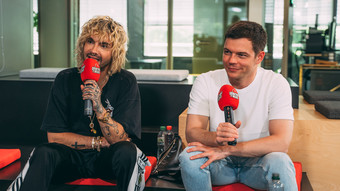 stars im tower: tokio hotel spielen drinks-pong