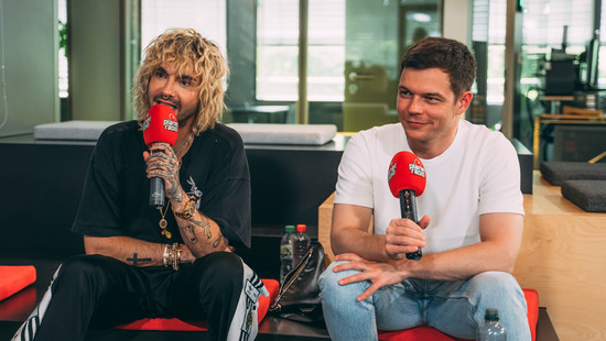 stars im tower: tokio hotel spielen drinks-pong