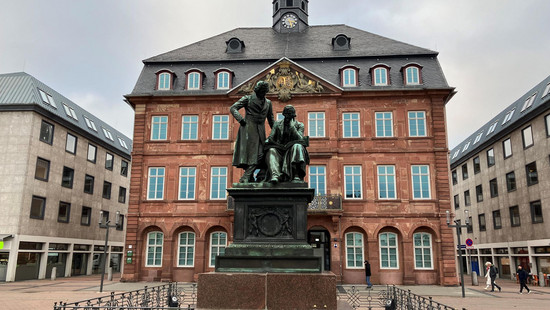 Hanau erfolgreich als kreisfreie Stadt gestartet