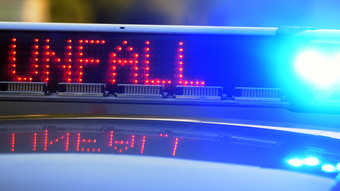 Unfall auf B3 bei Heppenheim: Auto überschlägt sich - Fahrer verletzt