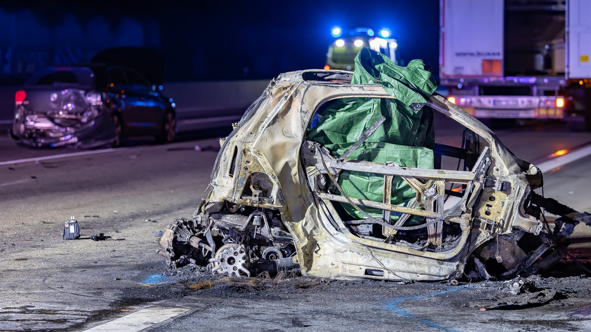 Tödlicher A3-Unfall bei Neu-Isenburg, 5 Verletzte bei Karambolage