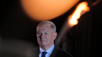 "Respect" zum Abschied: Zapfenstreich für Scholz