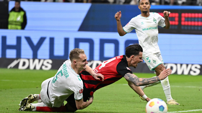 Zwei Spieler sehen glatt Rot: Eintracht Frankfurt mit 1:1 gegen Bremen